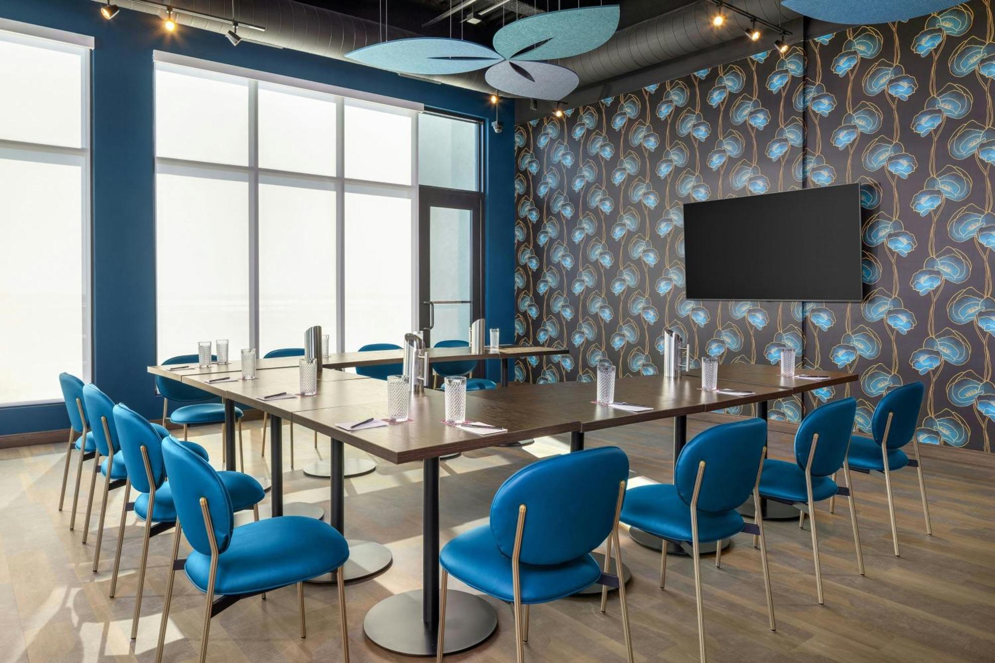Moxy Madison Downtown Hotel Exterior photo